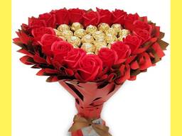 Bukiet Ferrero Rocher i róże mydlane 18 szt. Serce. Prezent na 18 urodziny