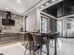 Готовая к заселению 3х комнатная квартира 75.59 м² с мебелью в Мокотуве