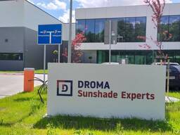 Працівник на виробництво металевих ролет завод DROMA
