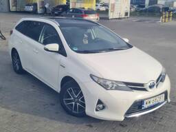 Продам Toyota auris hibrid gaz 2015