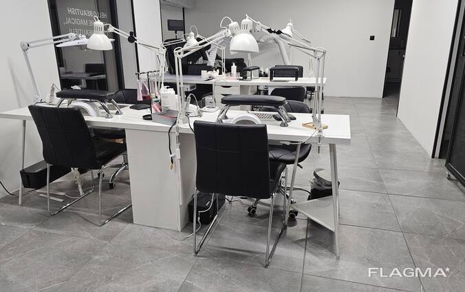 Salon kosmetyczny Warszawa – 75 m², baza klientów, 3–5 min od metra