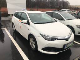 Toyota Auris аренда авто Варшава Uber Bolt FreeNow