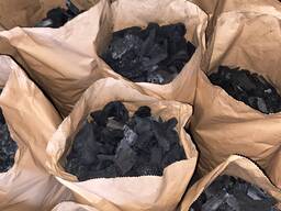 Węgiel drzewny w workach kraftowych